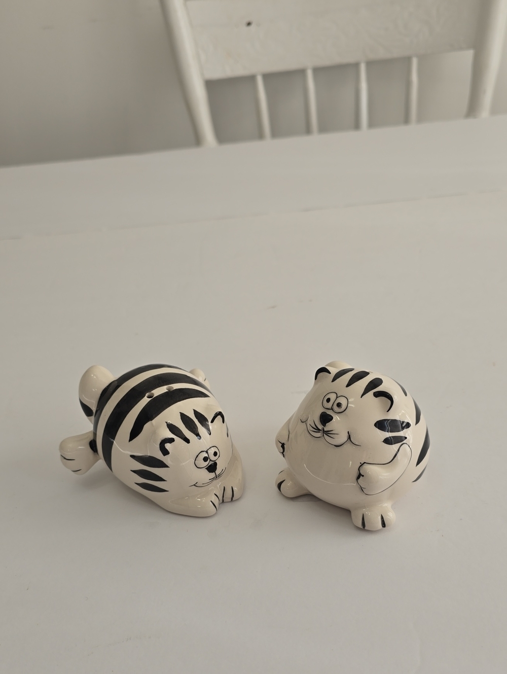 Pier 1 Imports Set Of 3 Fat Cats Ceramic Salt & Pepper Shakers White Black